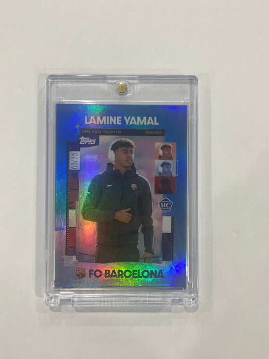 2023-24 Topps Focus Barcelona Lamine Yamal Snapshots Blue Rainbow 07/75