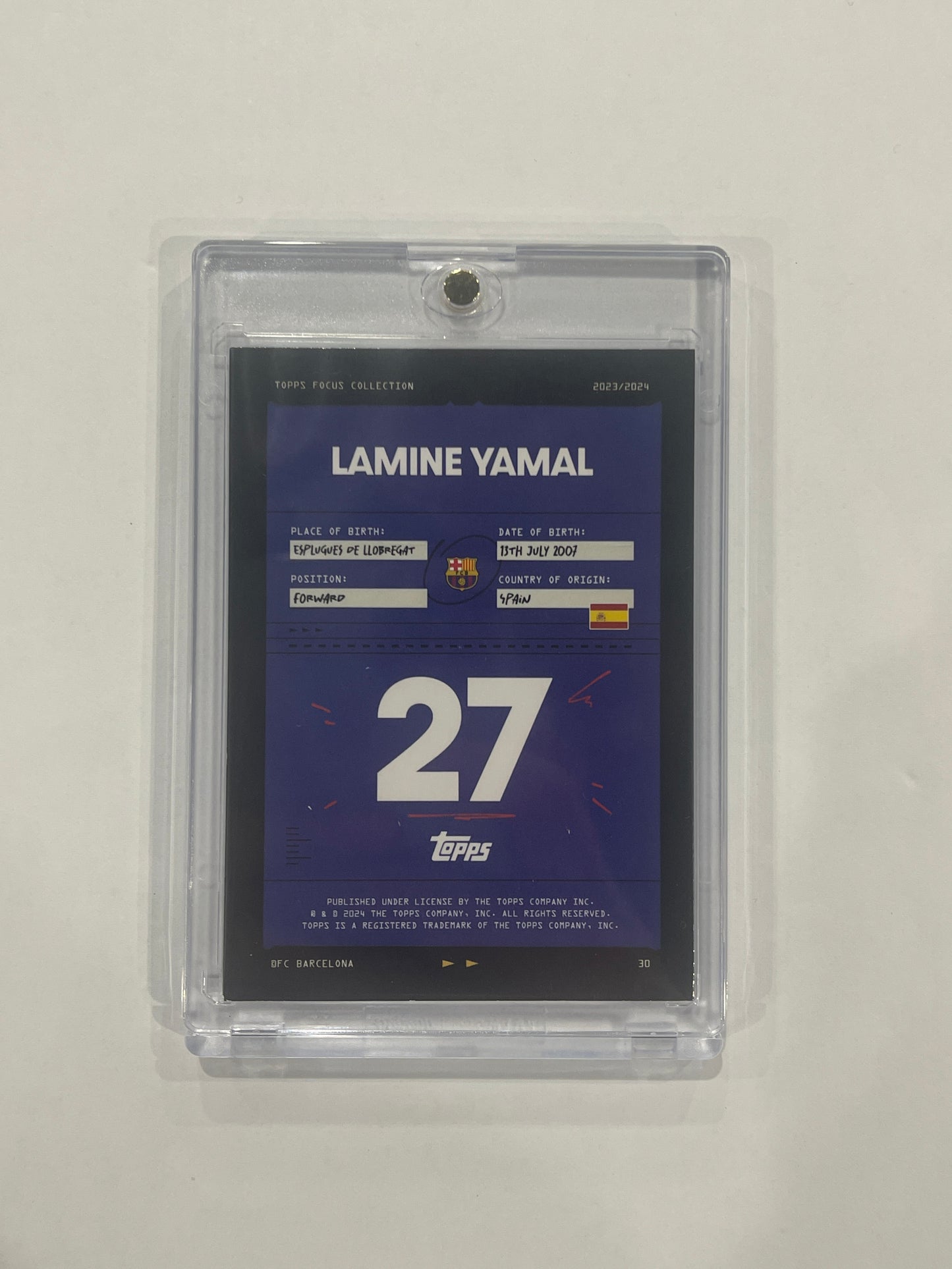 2023-24 Topps Focus Barcelona Lamine Yamal Snapshots Blue Rainbow 07/75